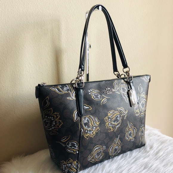 Coach - Picture 6 of 8